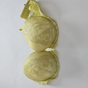 Victoria Secret push-up bra 34D (S)